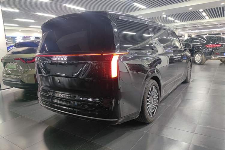 Used Zeekr 009 2022 WE Edition Rear Right 45 Deg
