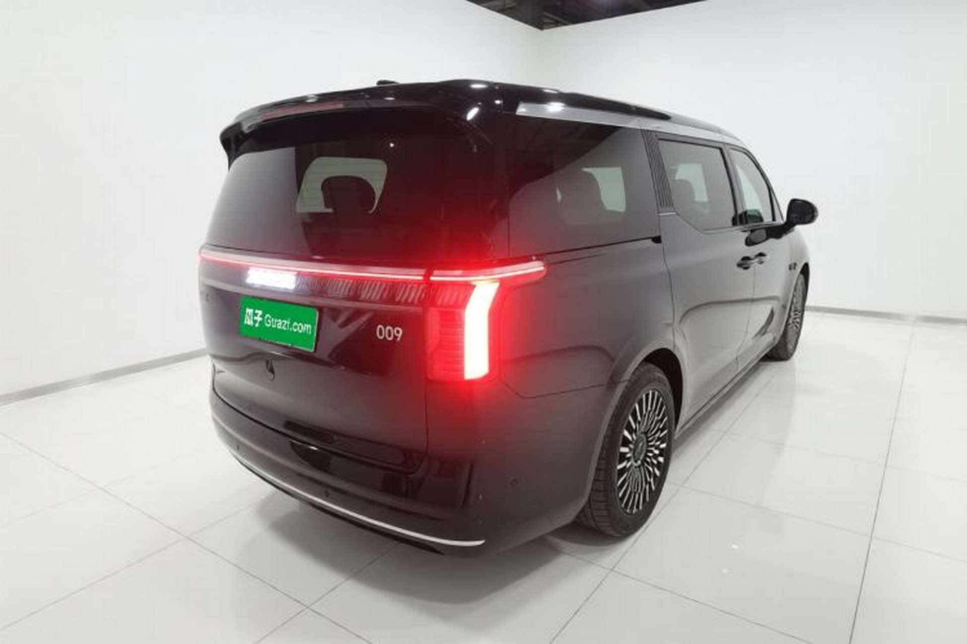 Used Zeekr 009 2022 WE Edition Rear Right 45 Deg