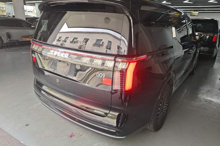 Used Zeekr 009 2022 WE Edition Rear Right 45 Deg