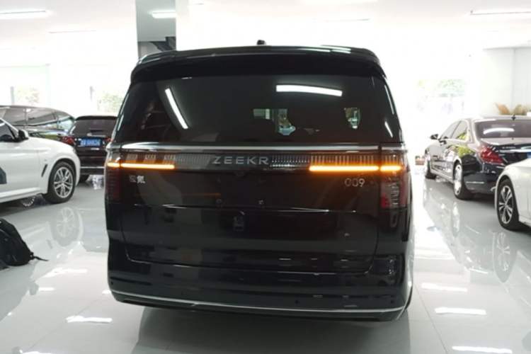 Used Zeekr 009 2022 ME Edition Rear
