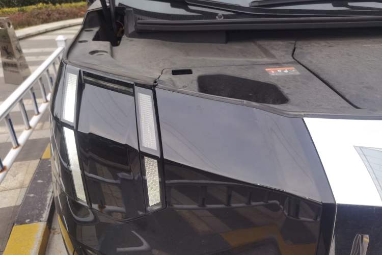 Used Zeekr 009 2022 WE Edition Right Front Headlight