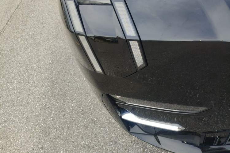 Used Zeekr 009 2022 WE Edition Right Front Headlight