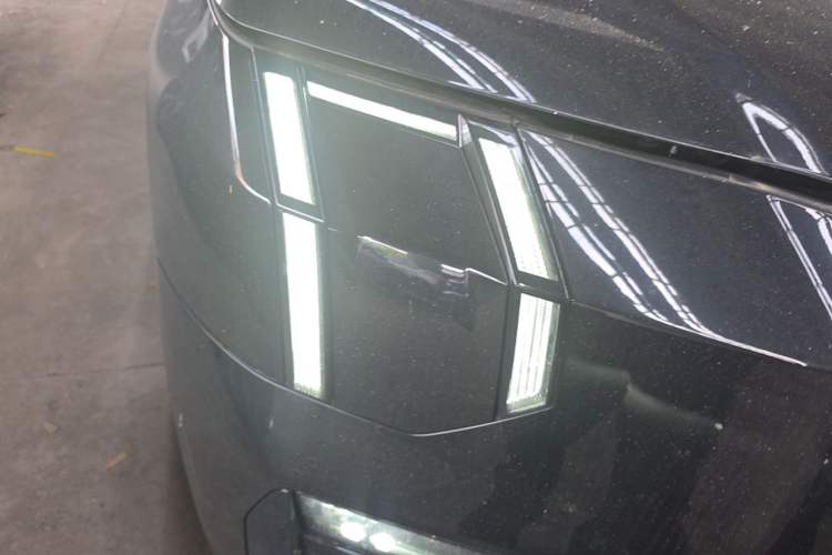 Used Zeekr 009 2022 Revised WE Version Right Front Headlight