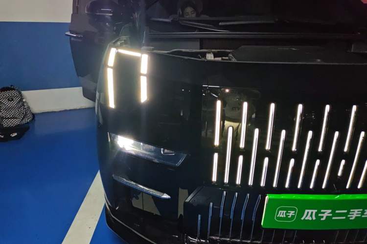 Used Zeekr 009 2022 WE Edition Right Front Headlight