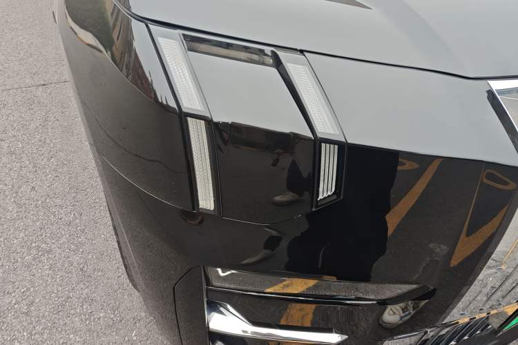 Used Zeekr 009 2022 WE Edition Right Front Headlight