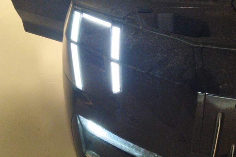 Used Zeekr 009 2022 WE Edition Right Front Headlight