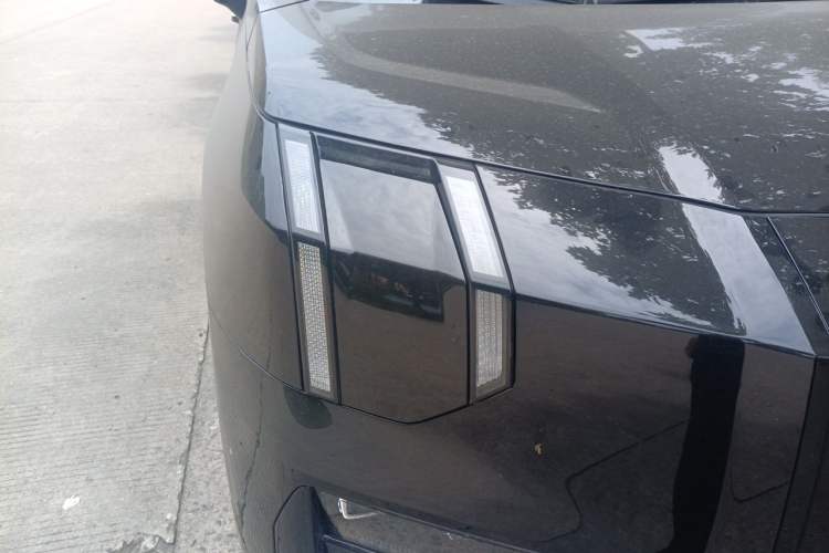 Used Zeekr 009 2022 WE Edition Right Front Headlight