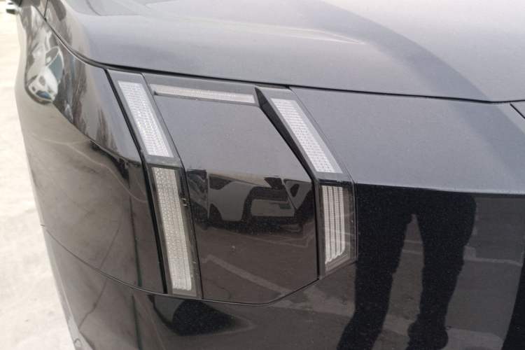 Used Zeekr 009 2022 WE Edition Right Front Headlight