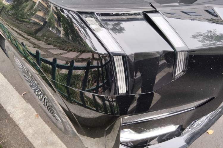 Used Zeekr 009 2022 WE Edition Right Front Headlight