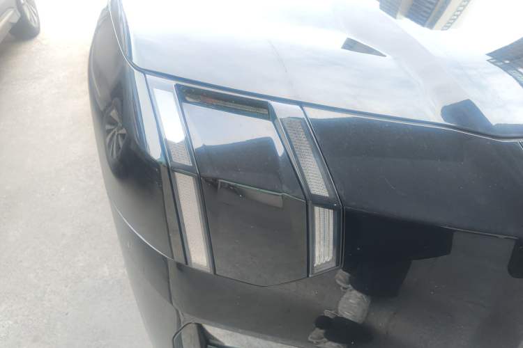Used Zeekr 009 2022 WE Edition Right Front Headlight