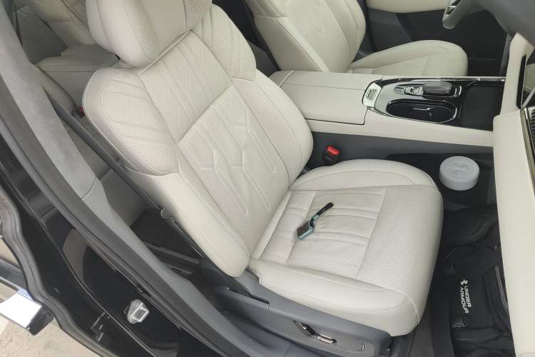 Used Zeekr 009 2022 WE Edition Right Front Seat