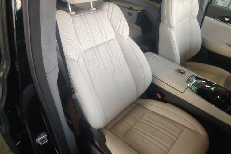 Used Zeekr 009 2022 ME Edition Right Front Seat