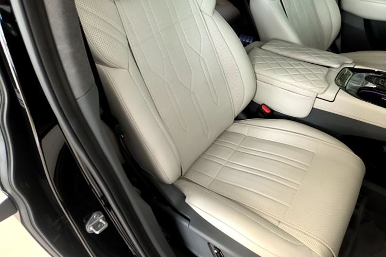 Used Zeekr 009 2022 WE Edition Right Front Seat