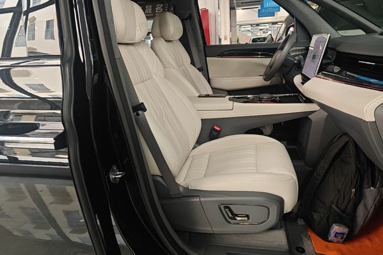 Used Zeekr 009 2022 ME Edition Right Front Seat