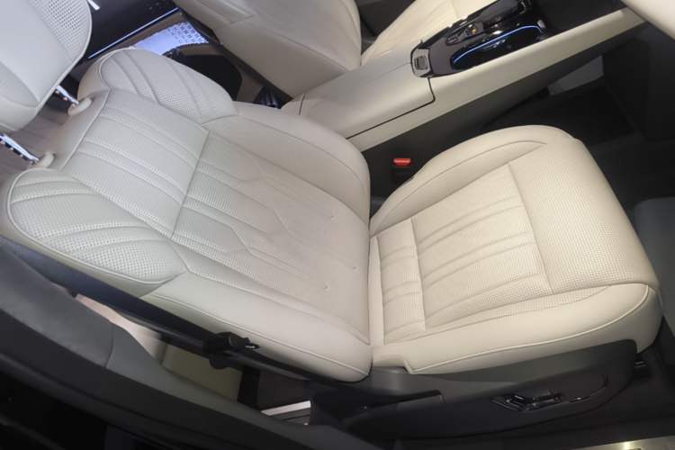 Used Zeekr 009 2022 WE Edition Right Front Seat