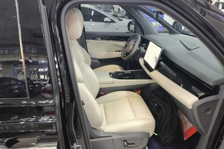 Used Zeekr 009 2022 WE Edition Right Front Seat