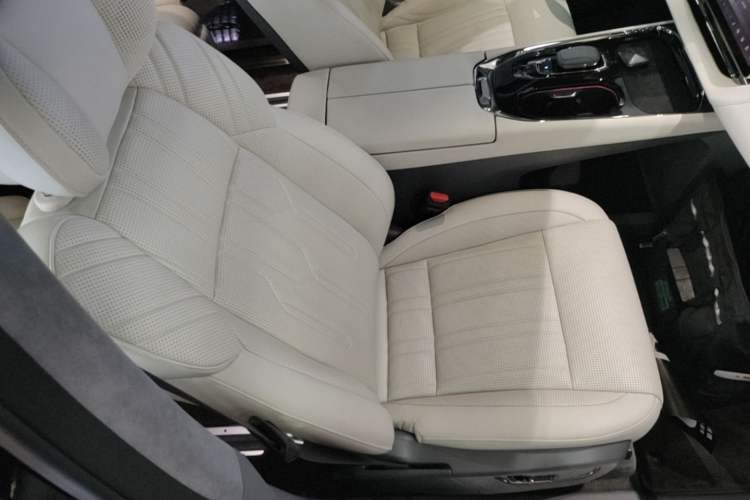 Used Zeekr 009 2022 WE Edition Right Front Seat