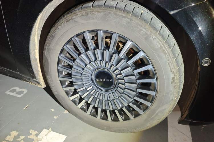 Used Zeekr 009 2022 WE Edition Right Front Wheel Hub