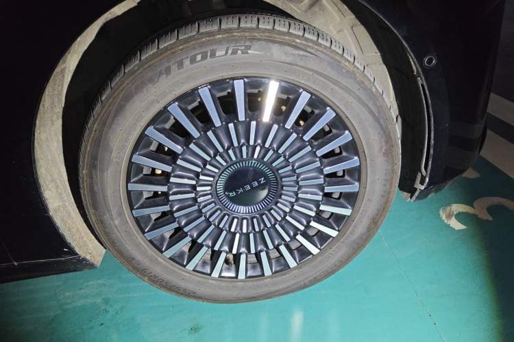 Used Zeekr 009 2022 WE Edition Right Front Wheel Hub