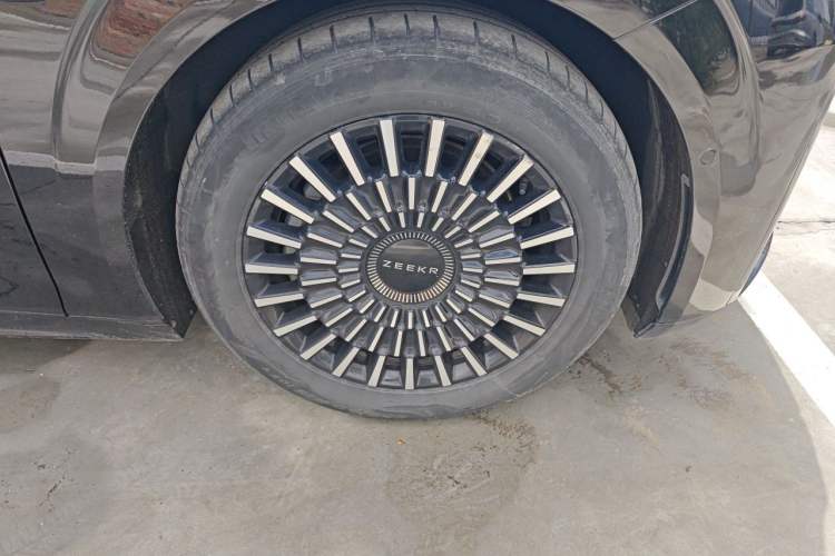 Used Zeekr 009 2022 WE Edition Right Front Wheel Hub