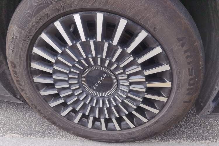 Used Zeekr 009 2022 WE Edition Right Front Wheel Hub