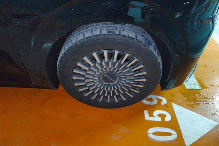 Used Zeekr 009 2022 WE Edition Right Front Wheel Hub