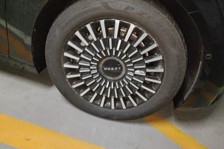 Used Zeekr 009 2022 WE Edition Right Front Wheel Hub