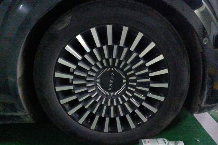 Used Zeekr 009 2022 WE Edition Right Front Wheel Hub
