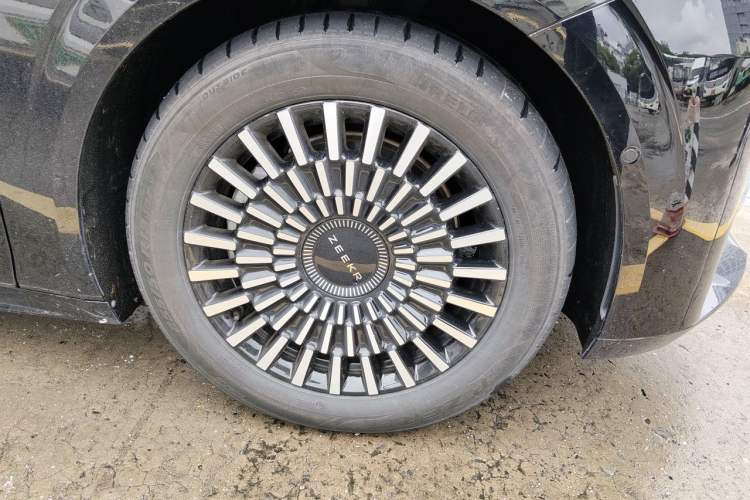 Used Zeekr 009 2022 WE Edition Right Front Wheel Hub