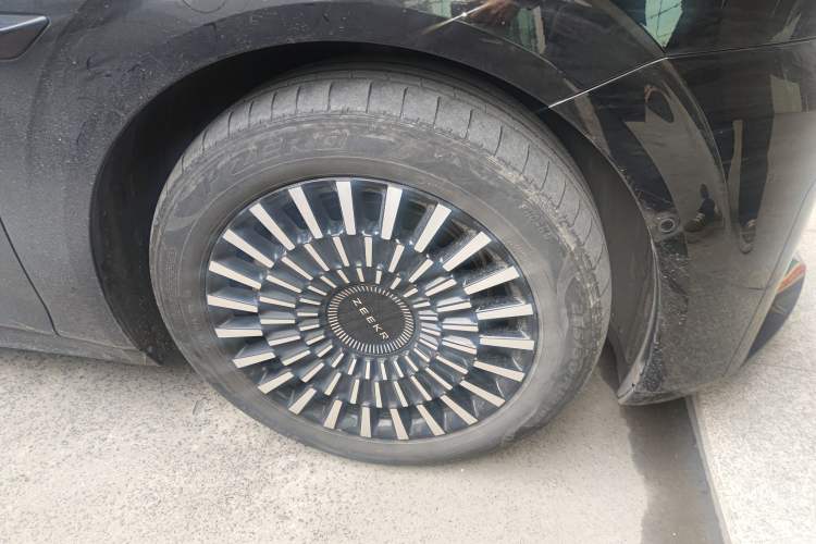 Used Zeekr 009 2022 WE Edition Right Front Wheel Hub
