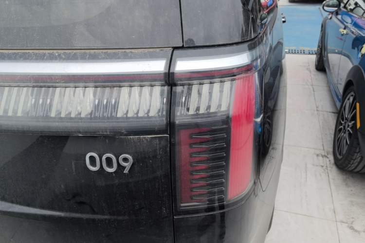 Used Zeekr 009 2022 WE Edition Right Rear Taillight