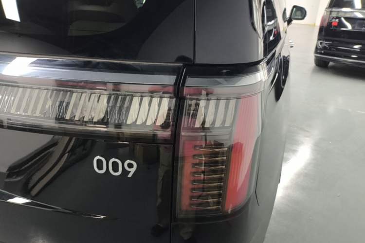 Used Zeekr 009 2022 Revised WE Version Right Rear Taillight