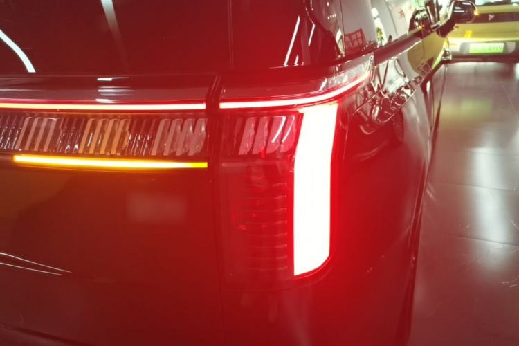 Used Zeekr 009 2022 Revised WE Version Right Rear Taillight