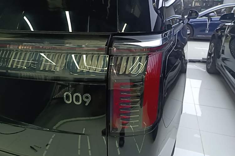 Used Zeekr 009 2022 WE Edition Right Rear Taillight