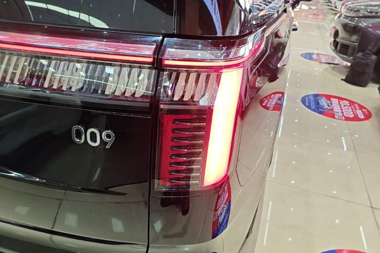 Used Zeekr 009 2022 WE Edition Right Rear Taillight