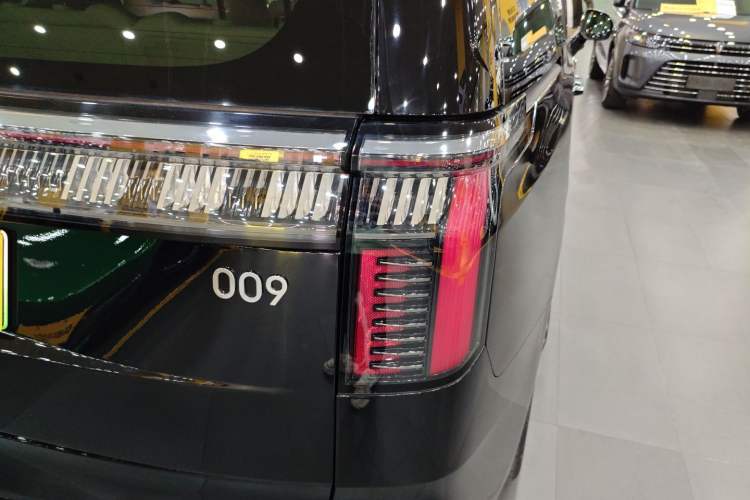 Used Zeekr 009 2022 WE Edition Right Rear Taillight