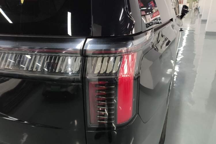 Used Zeekr 009 2022 Revised WE Version Right Rear Taillight