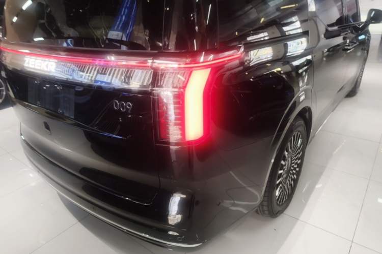 Used Zeekr 009 2022 WE Edition Right Rear Taillight