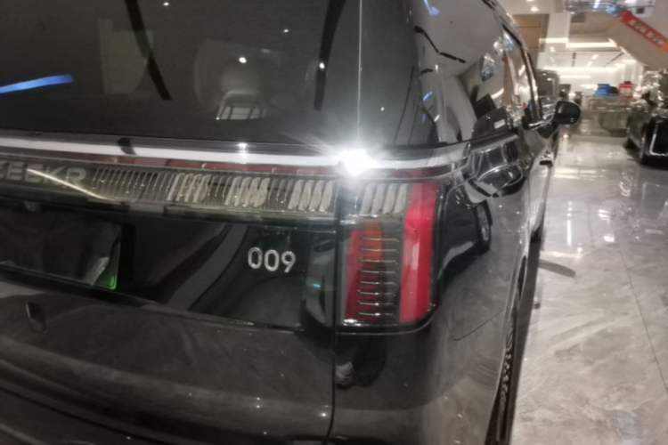 Used Zeekr 009 2022 WE Edition Right Rear Taillight