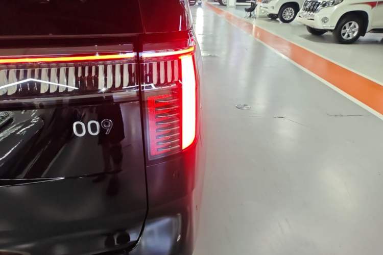 Used Zeekr 009 2022 WE Edition Right Rear Taillight