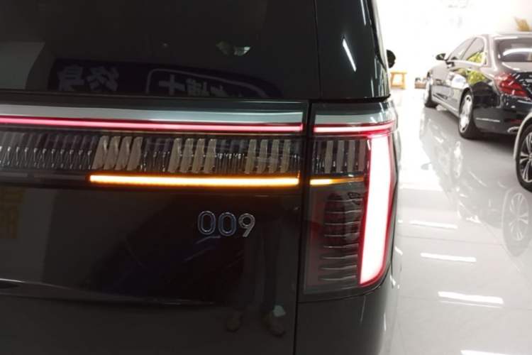 Used Zeekr 009 2022 ME Edition Right Rear Taillight