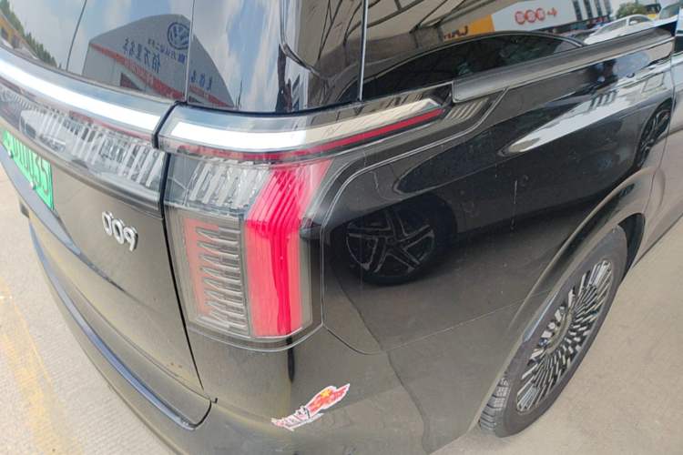 Used Zeekr 009 2022 WE Edition Right Rear Taillight