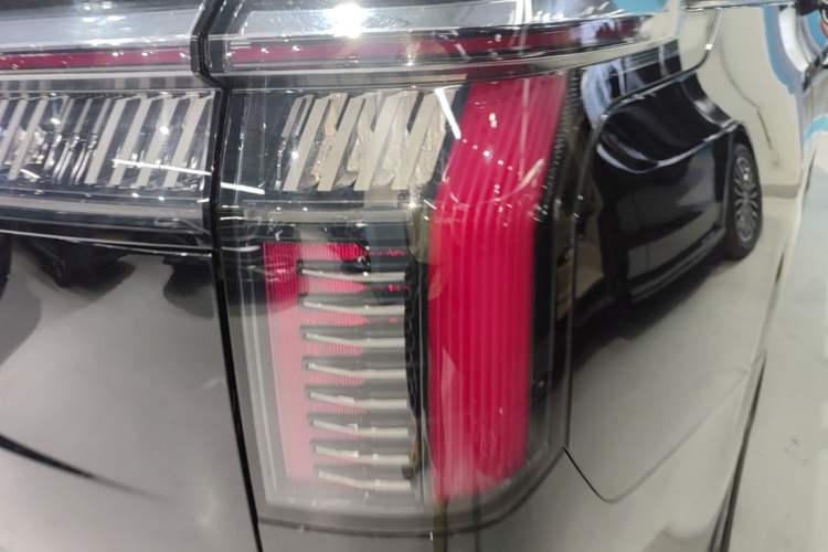 Used Zeekr 009 2022 ME Edition Right Rear Taillight