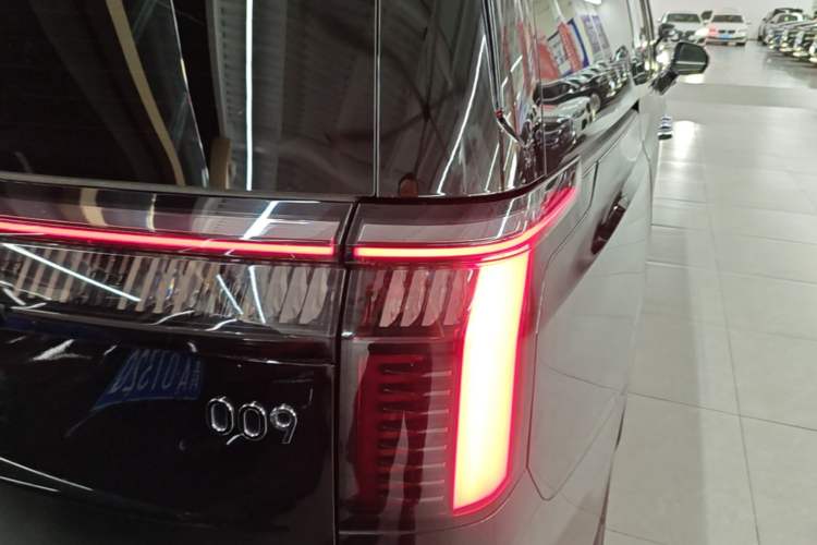 Used Zeekr 009 2022 Revised WE Version Right Rear Taillight