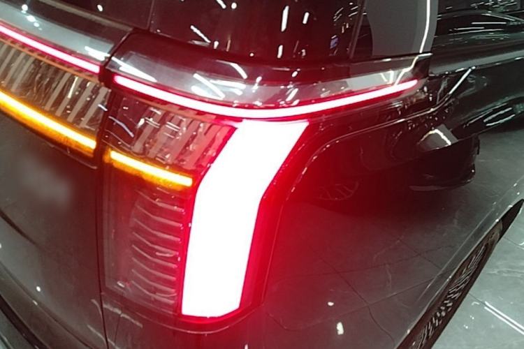 Used Zeekr 009 2022 Revised WE Version Right Rear Taillight