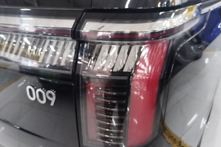 Used Zeekr 009 2022 Revised WE Version Right Rear Taillight