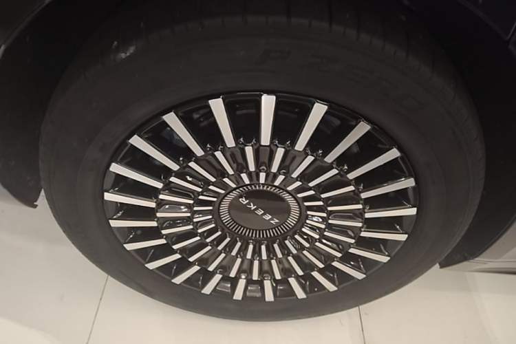 Used Zeekr 009 2022 Revised Model ME Edition Right Rear Wheel Hub