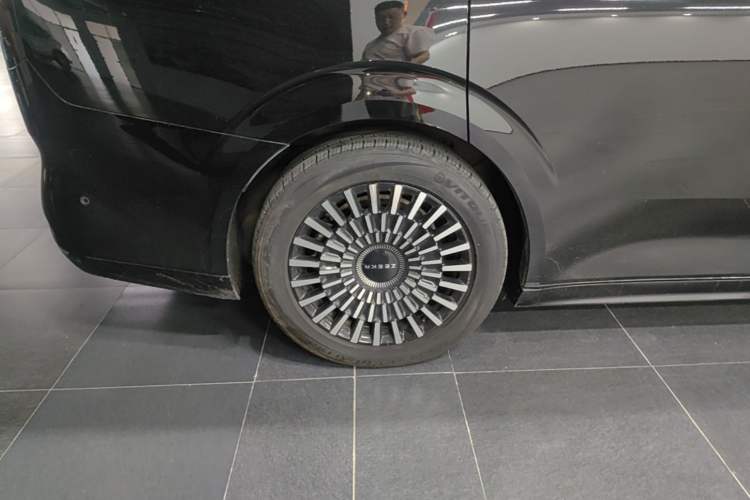 Used Zeekr 009 2022 WE Edition Right Rear Wheel Hub