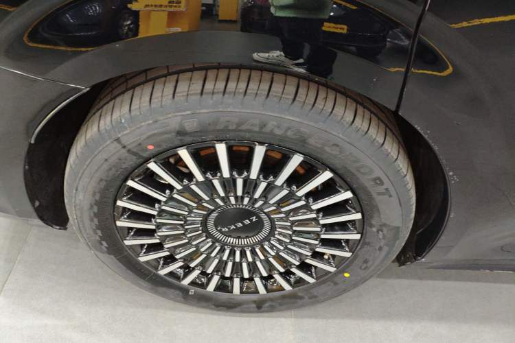 Used Zeekr 009 2022 WE Edition Right Rear Wheel Hub