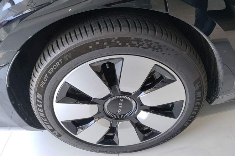 Used Zeekr 009 2022 WE Edition Right Rear Wheel Hub